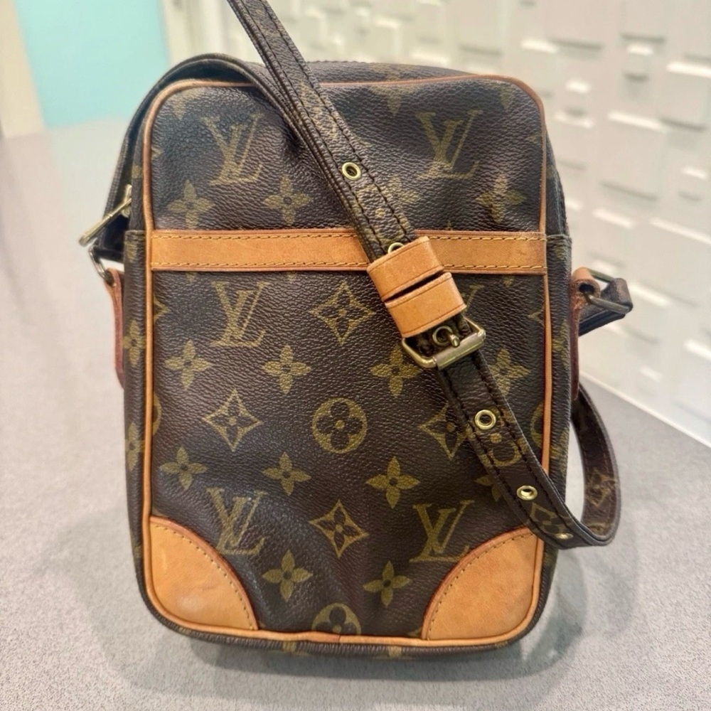 Authentic Louis Vuitton Danube 21 Monogram Canvas Crossbody Bag 😈✨